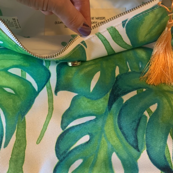 Pura Vida Foldover Clutch - Palm Design - Picture 9 of 10